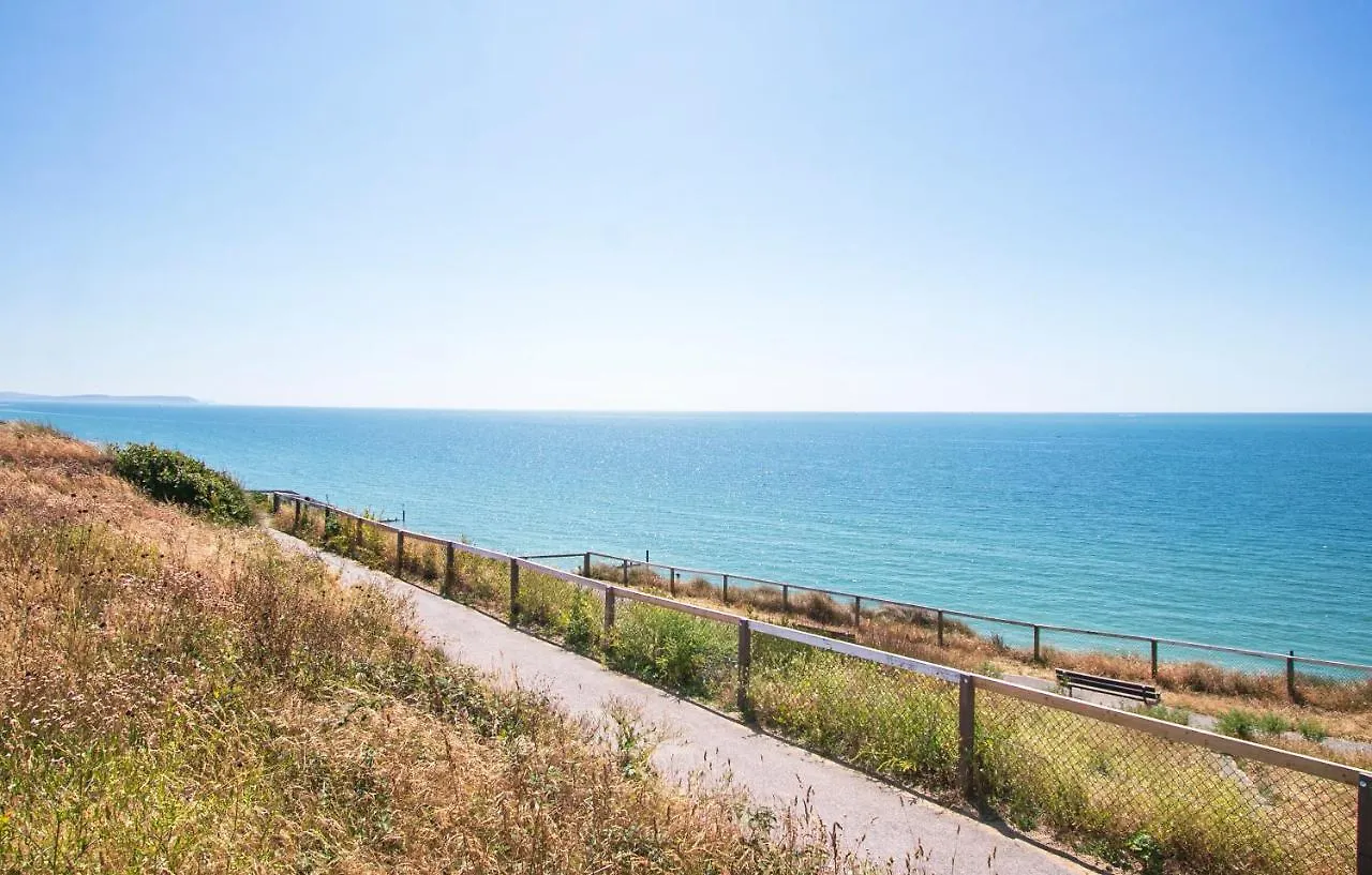 Holiday home The Annex: Beachfront Luxury with Pet-Friendly Patio Bournemouth United Kingdom