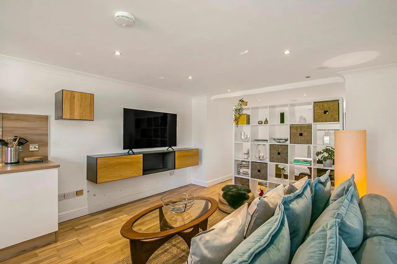 Holiday home The Annex: Beachfront Luxury with Pet-Friendly Patio Bournemouth United Kingdom