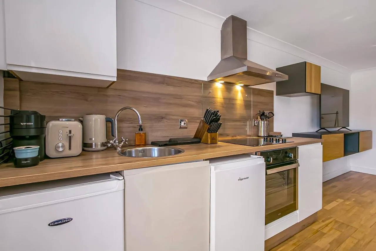 The Annex: Beachfront Luxury with Pet-Friendly Patio Bournemouth 0*,