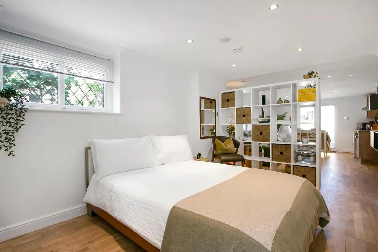 The Annex: Beachfront Luxury with Pet-Friendly Patio Bournemouth 0*,  United Kingdom