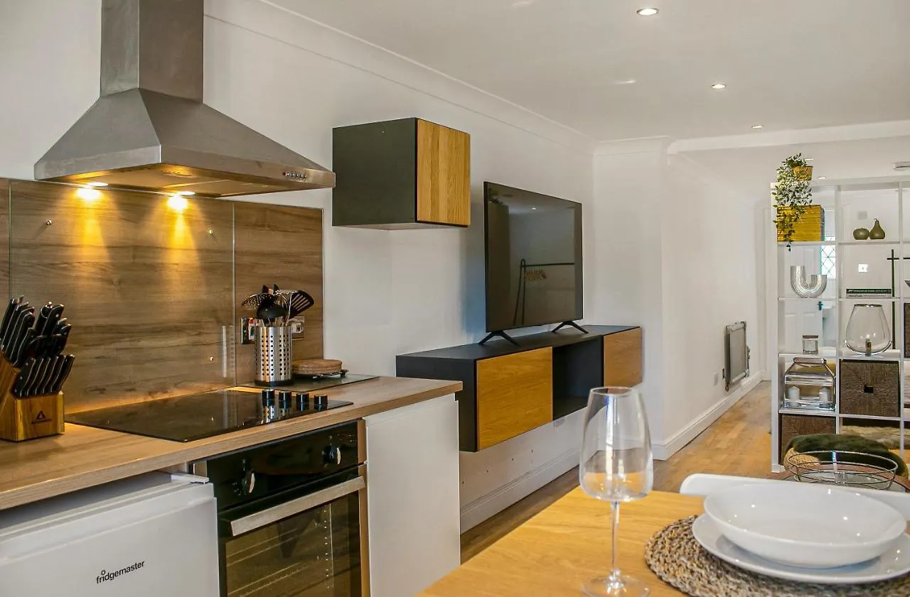 Holiday home The Annex: Beachfront Luxury with Pet-Friendly Patio Bournemouth