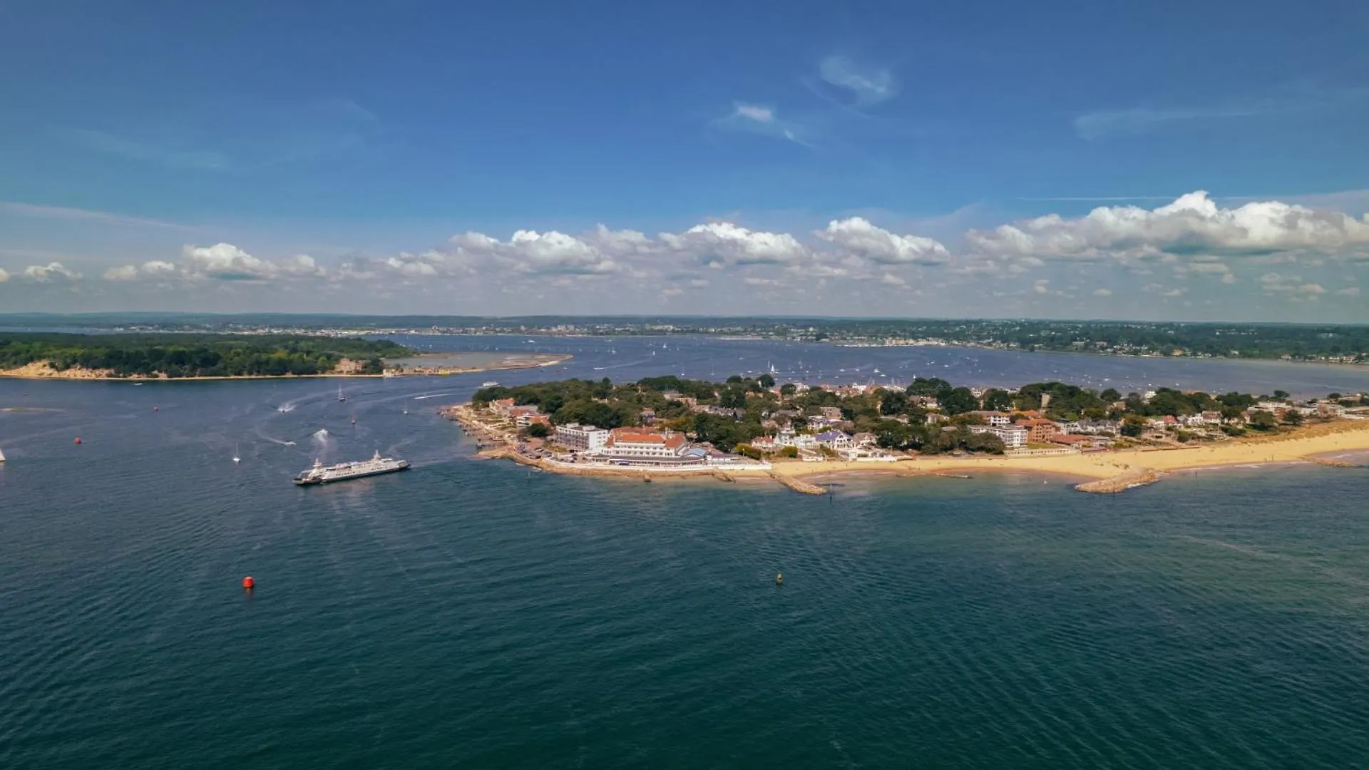 The Annex: Beachfront Luxury with Pet-Friendly Patio Bournemouth Holiday home