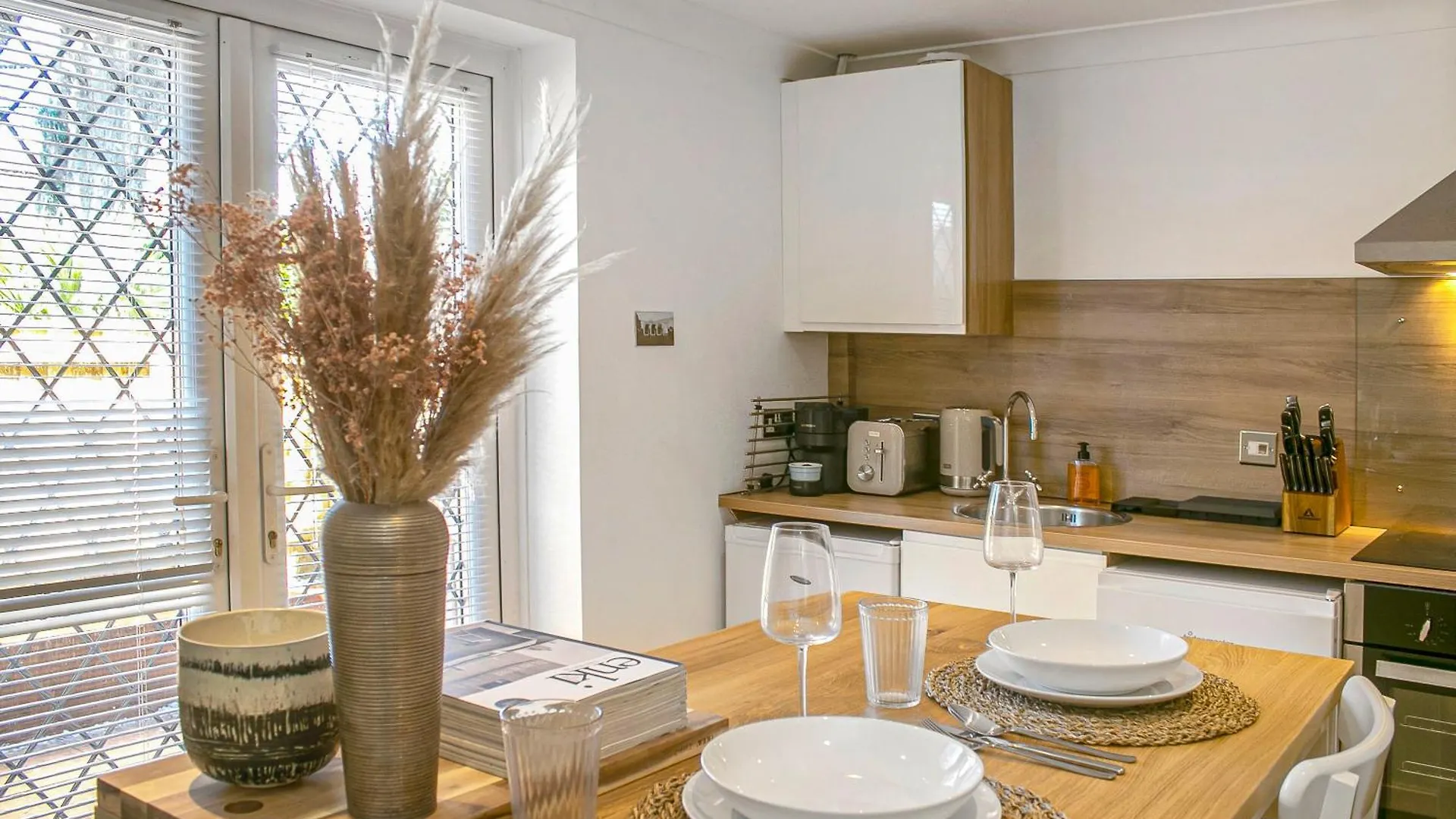 The Annex: Beachfront Luxury with Pet-Friendly Patio Bournemouth United Kingdom