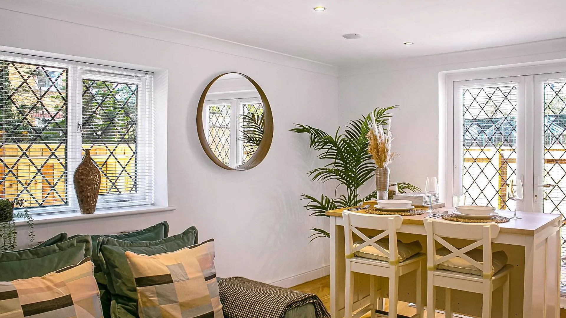 The Annex: Beachfront Luxury with Pet-Friendly Patio Bournemouth 0*,  United Kingdom