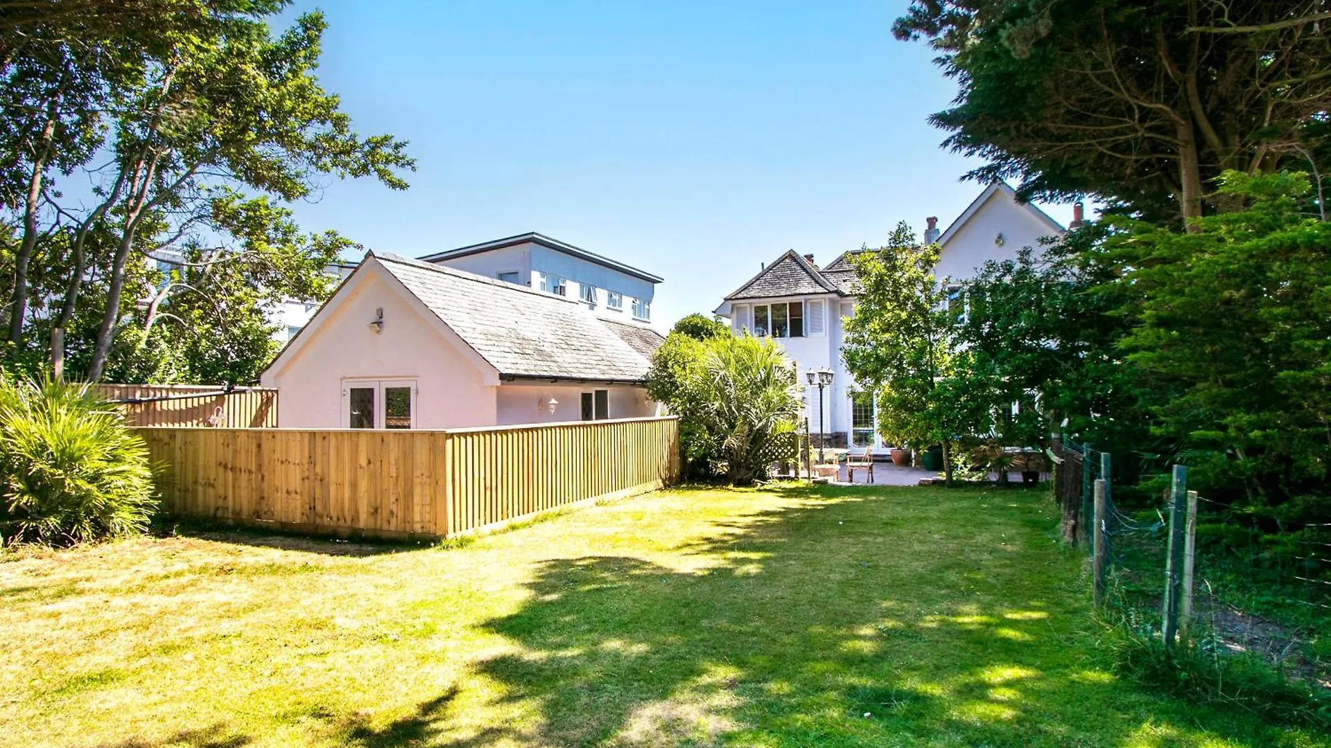 The Annex - Unparalleled Beach Front Luxury Accommodation - Private South West Facing Patio Area - Pet Friendly - Sky - Netflix - Super Fast Wi-Fi - Stones Throw To The Beach ボーンマス イギリス